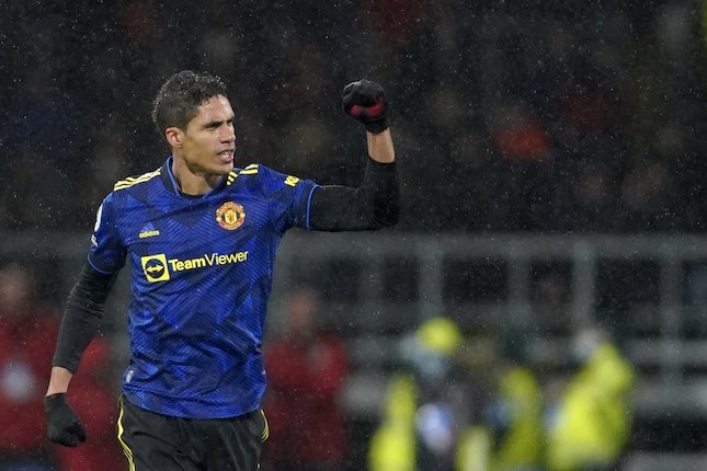 Bek Tengah - Raphael Varane