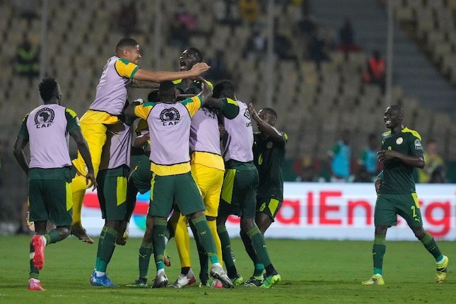 Skuad Senegal merayakan gol dalam laga semifinal Piala Afrika 2021 versus Burkina Faso, Kamis (3/2/2022) (c) AP Photo