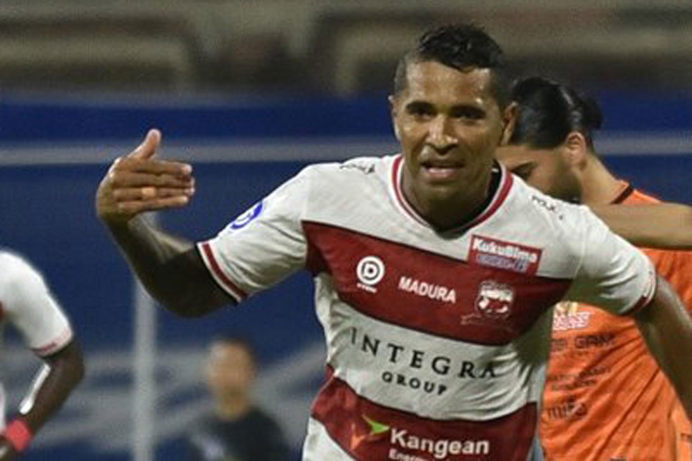 Madura United Pertahankan Penyerang Naturalisasi Alberto Goncalves Madura United Pertahankan Penyerang Naturalisasi Alberto Goncalves