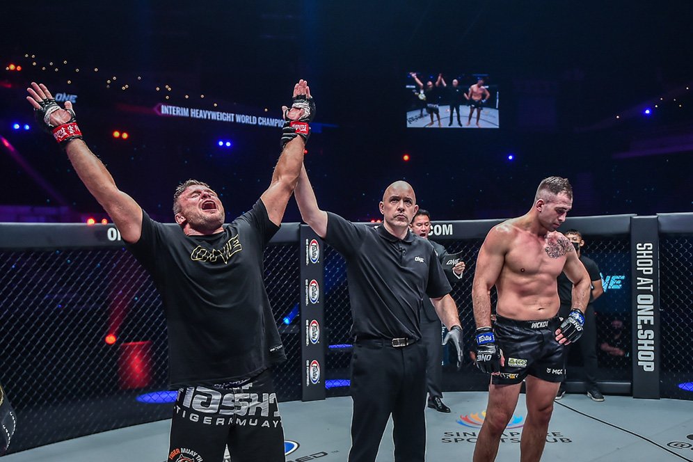 ONE Championship: Kalahkan Petarung Belarusia, Anatoly Malykhin Jadi Juara Dunia ONE Interim Heavyweight