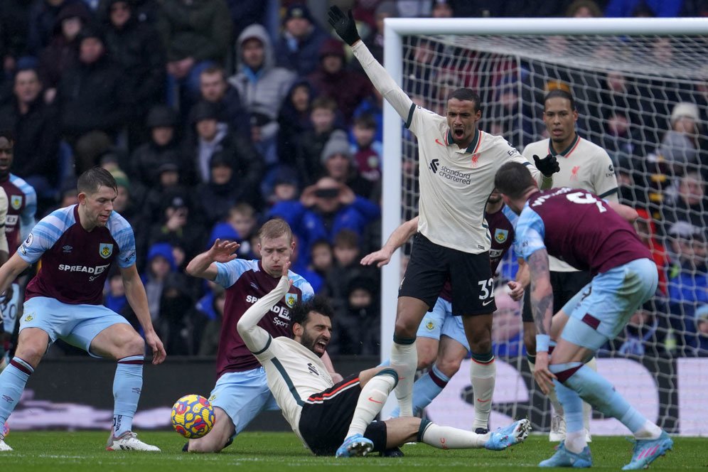 Liverpool Bekuk Burnley, Netizen: Jelek, Jangan Kayak Gini Lawan Inter, Fabinho Rasa Ronaldo!