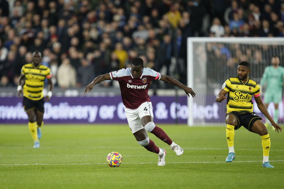 Azab untuk Zouma Usai Aniaya Kucing: Diputus Sponsor, Didenda West Ham, Dirundung Fans Lawan