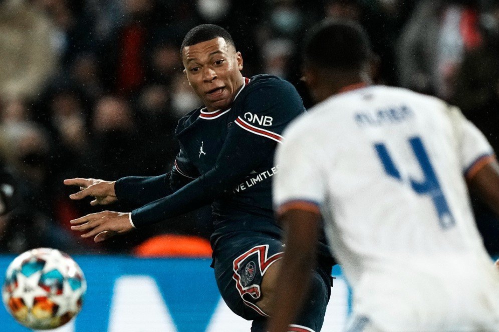 Gila! Presiden Prancis Sampai Memohon pada Kylian Mbappe untuk Tetap Bertahan di PSG