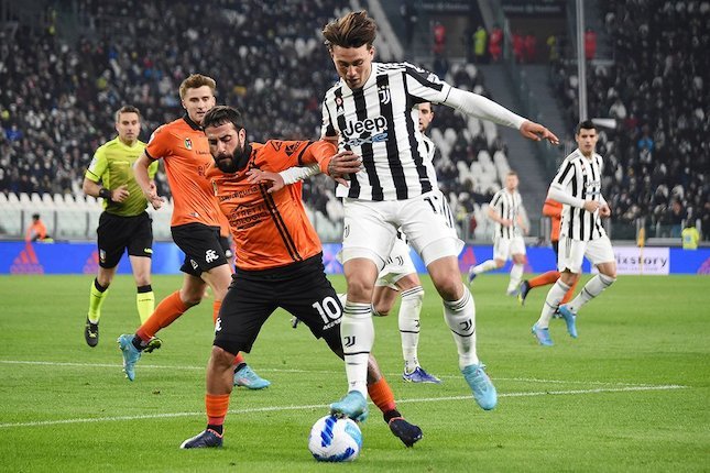 Duel antara Juventus kontra Spezia dalam laga pekan ke-28 Serie A hari Senin (7/3/2022). (c) AP Photo
