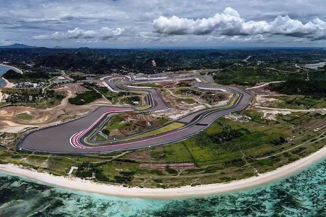 Juga Ada Tambahan Ban di Tembok Pembatas Trek