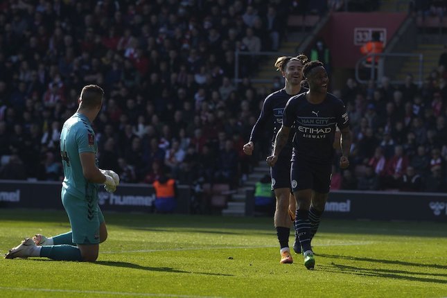 Surplus dari Penjualan Winger Manchester City Raheem Sterling merayakan golnya ke gawang Southampton di laga babak perempat final FA Cup di St Marys Stadium, Minggu (20/03/2022) malam WIB. (c) AP Photo