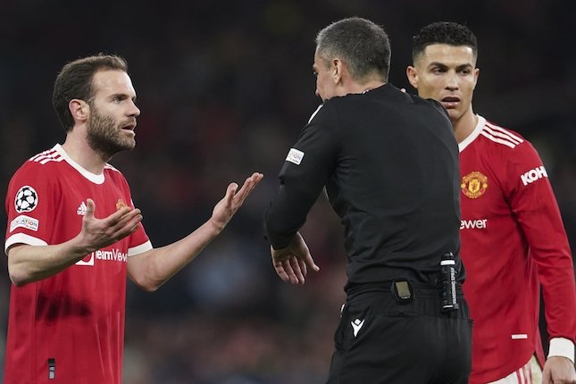 Wasit Liga Champions yang memimpin laga Manchester United vs Atletico Madrid, Slavko Vincic (c) AP Photo