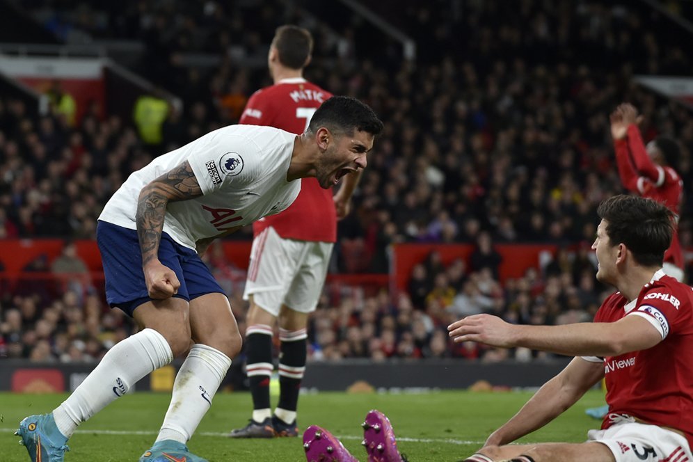 Momen Ikonik: Cristian Romero Teriak di Wajah Harry Maguire Lalu Biarkan Ronaldo Cetak Gol