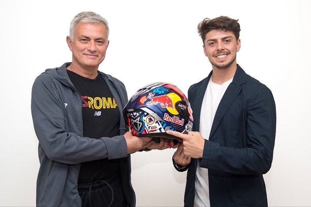 Fans Berat! Collab Bareng AS Roma, Fabio Diggia Pakai Helm Baru Jelang MotoGP Argentina