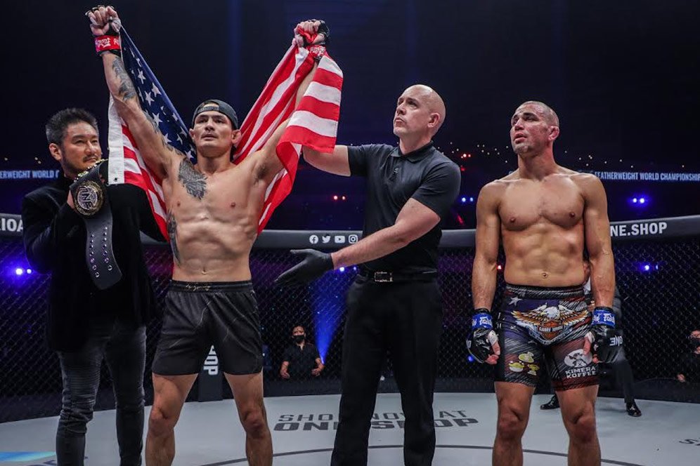Menang Cepat, Petarung Vietnam-Amerika Pertahankan Gelar Juara Dunia ONE Featherweight