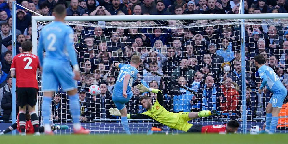 Momen gol Kevin De Bruyne di laga Manchester City vs Manchester Untied, Premier League 2021/22 (c) AP Photo