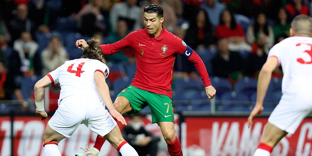 Turki vs georgia. Роналду против Баварии 2014. Portugal vs. Bruno Fernandes 2022 Portugal. Корея против Португалии.