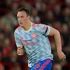 Baru Dua Bulan Cabut, Phil Jones Kembali Bekerja di Manchester United