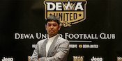 Gaya Asik Nil Maizar saat Diperkenalkan Jadi Pelatih Klub Dewa United Gaya Asik Nil Maizar saat Diperkenalkan Jadi Pelatih Klub Dewa United