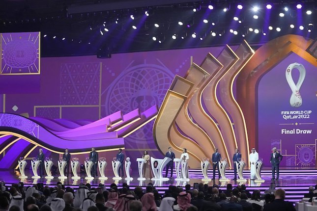 Acara undian fase grup Piala Dunia 2022 di Doha, Qatar, Jumat (01/04/2022) malam WIB. (c) AP Photo