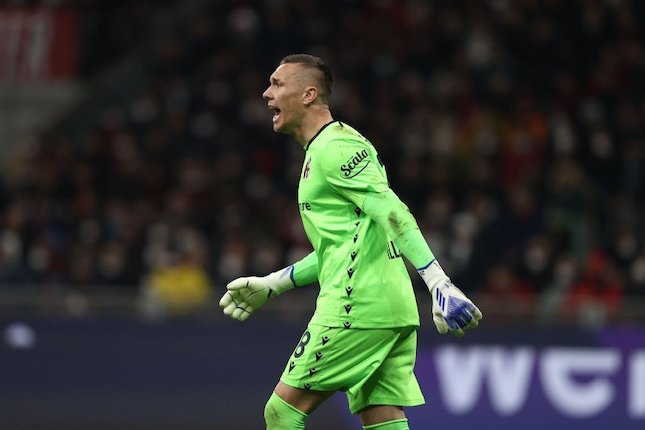 Aksi Lukasz Skorupski dalam laga AC Milan vs Bologna, Selasa (5/4/2022) (c) BFC
