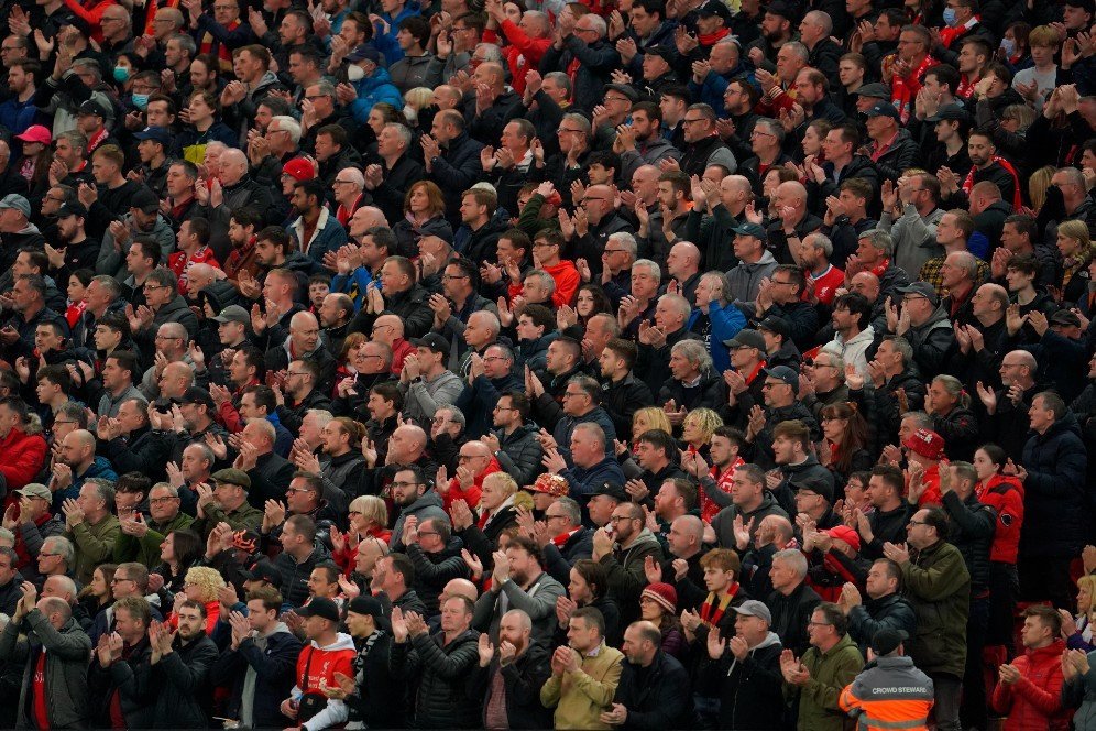 Video: Aplaus dari Fans Liverpool di Anfield untuk Bintang MU, Cristiano Ronaldo yang Tengah Berduka