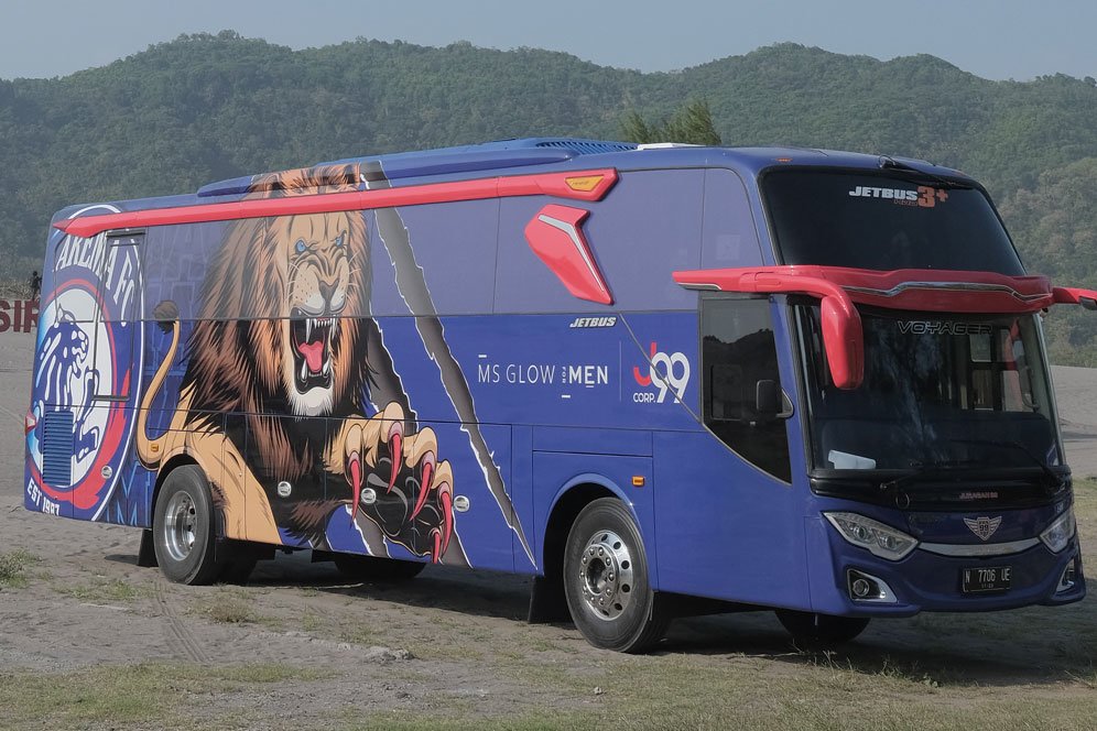 Bos Arema FC Tantang Aremania untuk Percantik Bus Klub