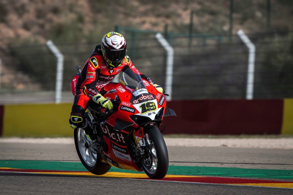 Hasil Race 1 WorldSBK Estoril: Razgatlioglu-Rea yang Sengit, Bautista yang Menang