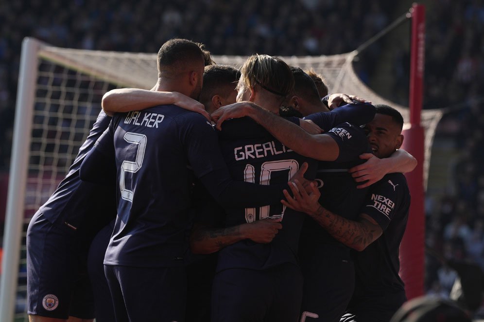 Manchester City Bekuk Burnley, The Cityzens: Pucuk Dingin Boskuh!