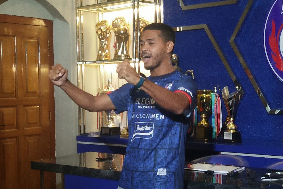 Hasyim Kipuw Rela Lepaskan Piala AFC Demi Perkuat Arema FC