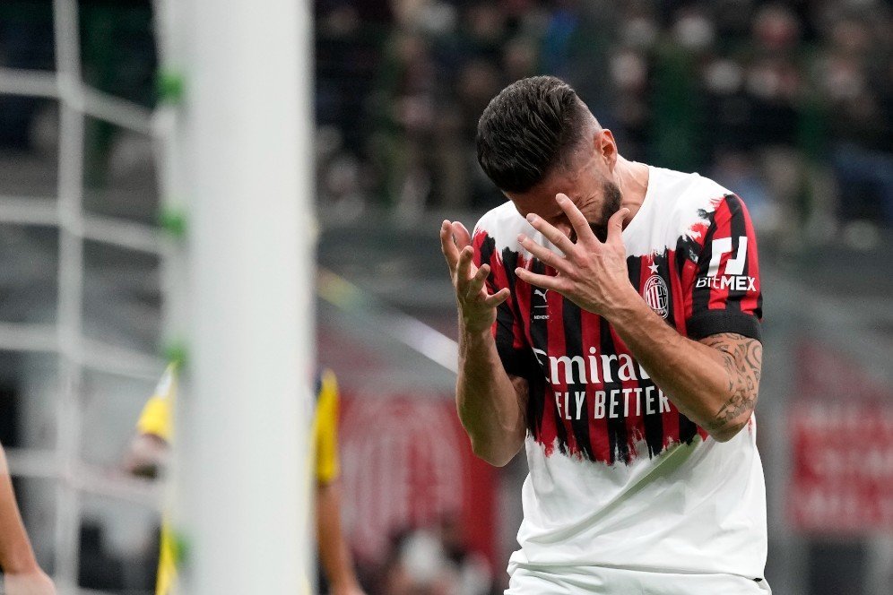 Dua Masalah Genting yang Bisa Akhiri Mimpi AC Milan Raih Scudetto