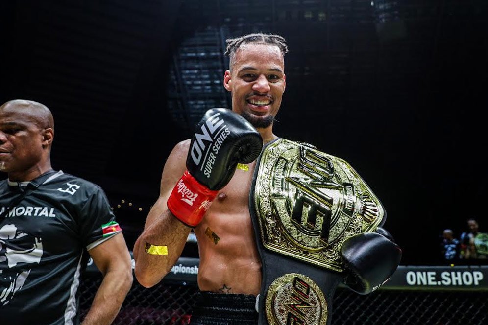 Untuk Keempat Kalinya, Regian Ersel Pertahankan Gelar Juara Dunia ONE Lightweight Kickboxing Untuk Keempat Kalinya, Regian Ersel Pertahankan Gelar Juara Dunia ONE Lightweight Kickboxing