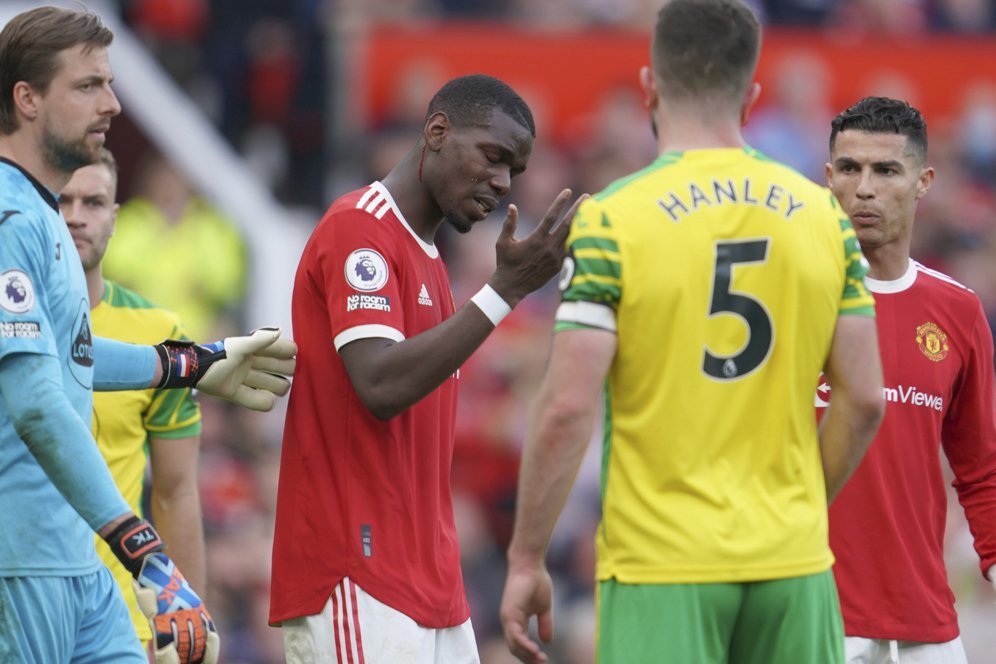 Seruan Fans MU di Old Trafford untuk Paul Pogba: Anda Tidak Layak Pakai Jersey!