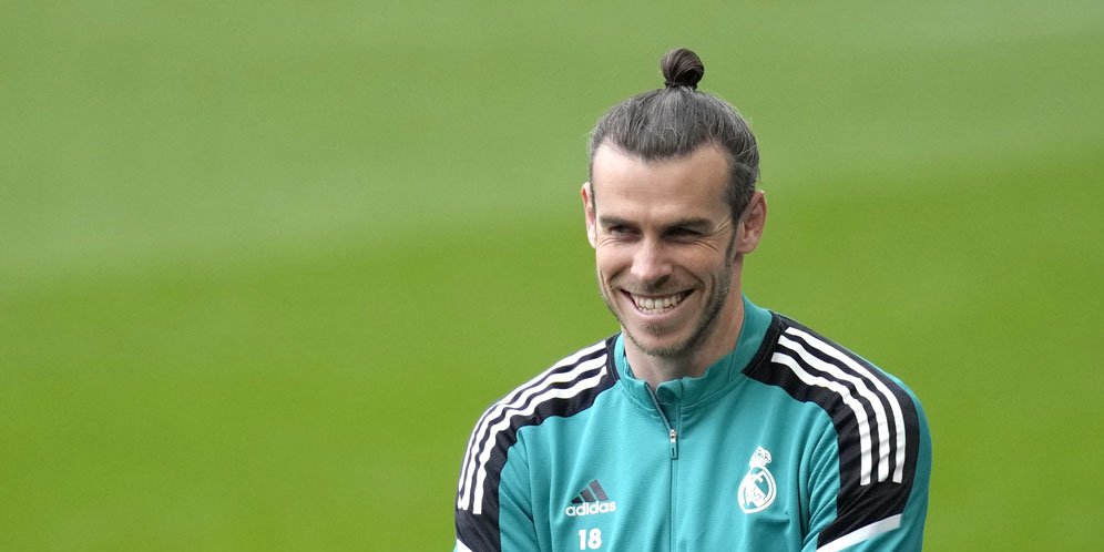 Bale, Milner, dan Ferdinand Terima Gelar MBE dan OBE dari Ratu Inggris