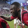 Selama di Milan, Siapa Saja sih Striker Lawan Yang Bikin Tomori Kerepotan?