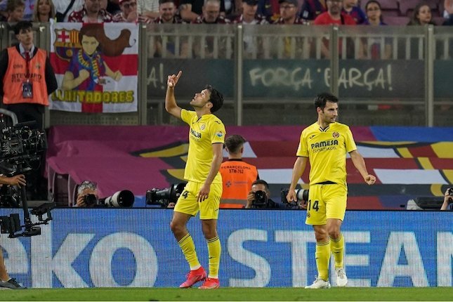 Alfonso Pedraza merayakan gol dalam laga Barcelona vs Villarreal, Senin (23/5/2022) (c) AP Photo
