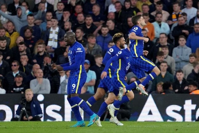 Pemain Chelsea merayakan gol yang dicetak Christian Pulisic (kanan) dalam laga Premier League melawan Leeds United hari Kamis (12/5/2022). (c) AP Photo