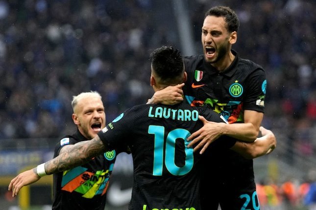 Selebrasi pemain Inter Milan usai menjebol gawang Empoli dalam laga lanjutan Serie A, Sabtu (7/5/2022) dini hari WIB. (c) AP Photo