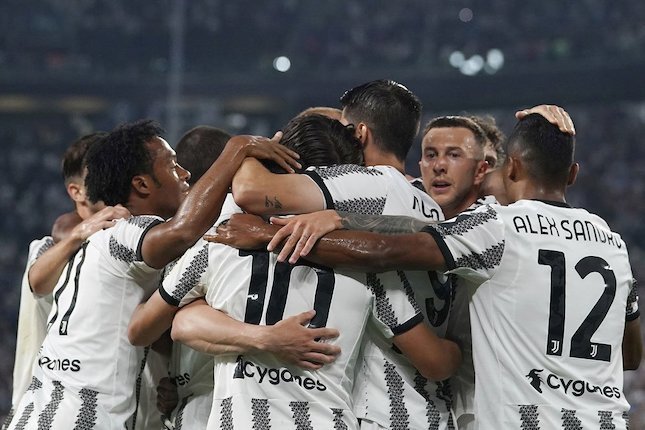 Skuat Juventus merayakan gol Dusan Vlahovic ke gawang Lazio di laga pekan ke-37 Serie A 2021-22 di Allianz Stadium, Selasa (17/05/2022). (c) LaPresse via AP Photo