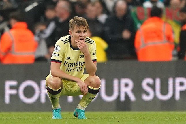 Ekspresi kekecewaan gelandang Arsenal, Martin Odegaard (c) AP Photo