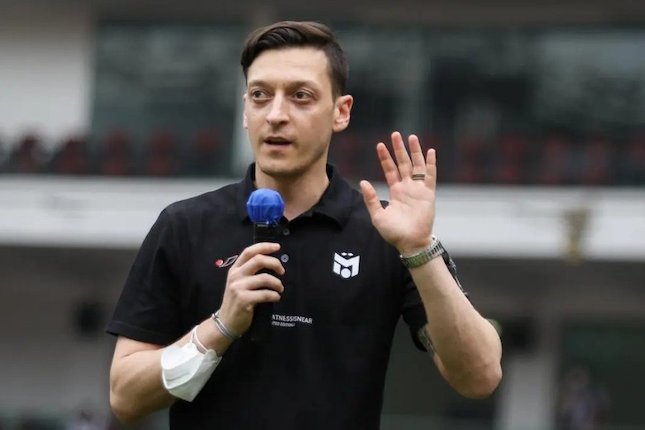 Dukungan Ozil untuk Saka