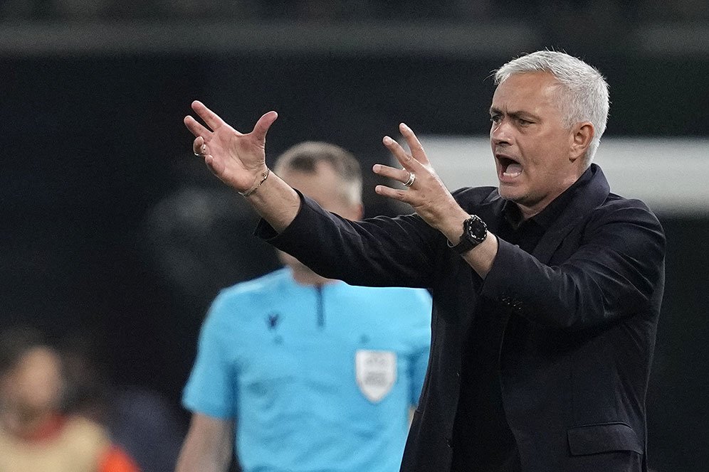 Sudah Punya 3 Pemain Baru, Jose Mourinho Tidak Bahagia dengan Transfer AS Roma