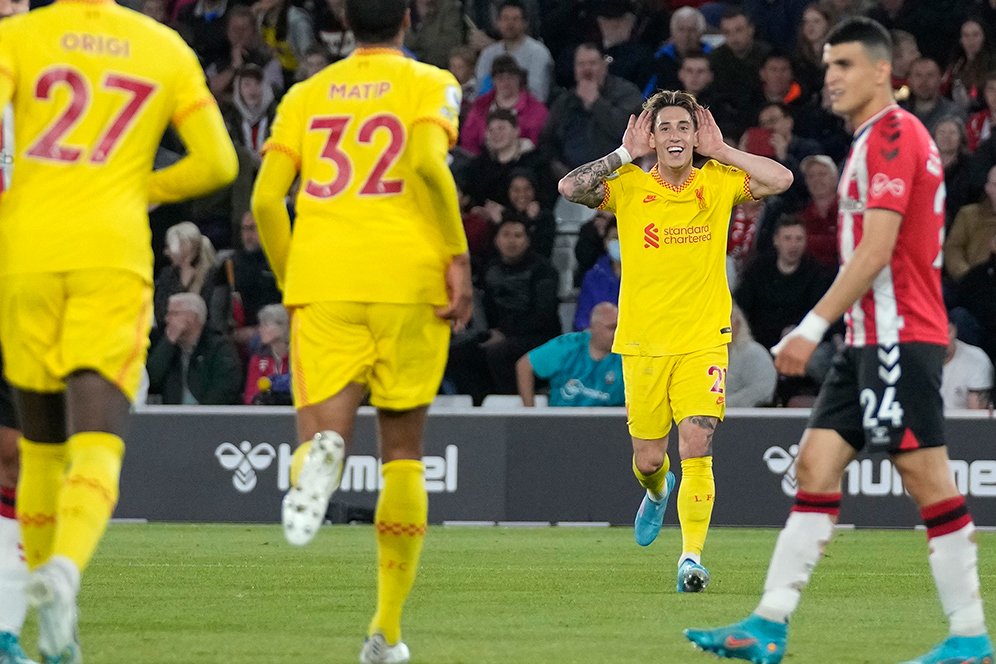 Beda 1 Poin dengan Man City, Netizen Liverpool Kirim Pesan ke Gerrard dan Coutinho: Yok Bisa Yok!