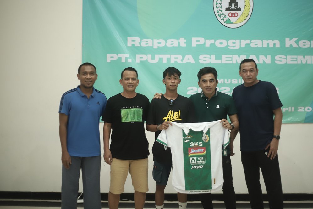 Seto Nurdiantoro Kembali ke PSS, Sleman Fans Tunaikan Nazar Jalan Kaki Wonosobo Sampai Sleman