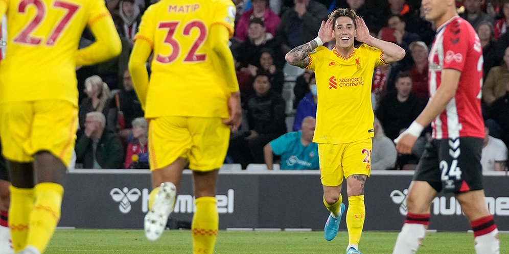 Beda 1 Poin dengan Man City, Netizen Liverpool Kirim Pesan ke Gerrard dan Coutinho: Yok Bisa Yok!