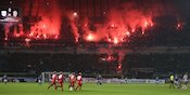 Pelatih Persib Bandung Berusaha Bijak Menyikapi soal Flare dalam Pertandingan