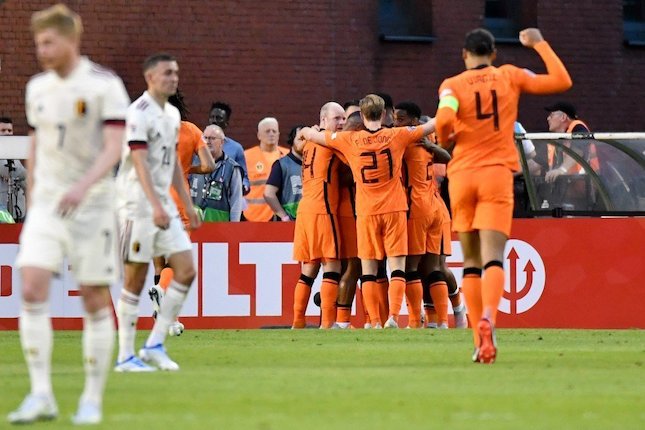 Skuad Belanda merayakan gol dalam laga versus Belgia, Sabtu (4/6/2022) (c) AP Photo