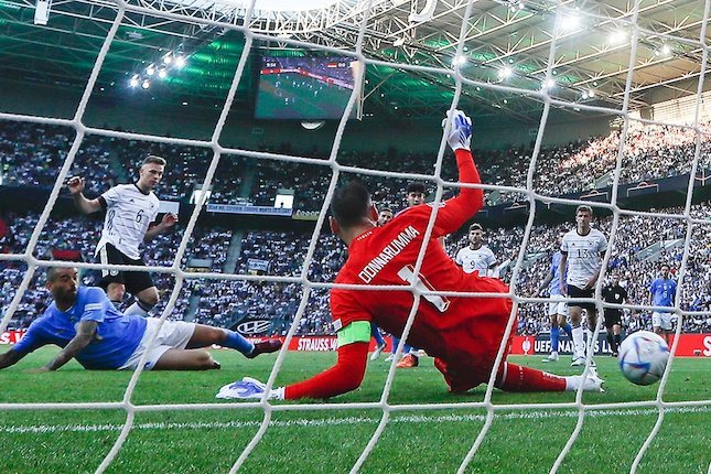 Momen gol Joshua Kimmich ke gawang Gianluigi Donnarumma, Jerman vs Italia, UEFA Nations League 2022/23 (c) AP Photo
