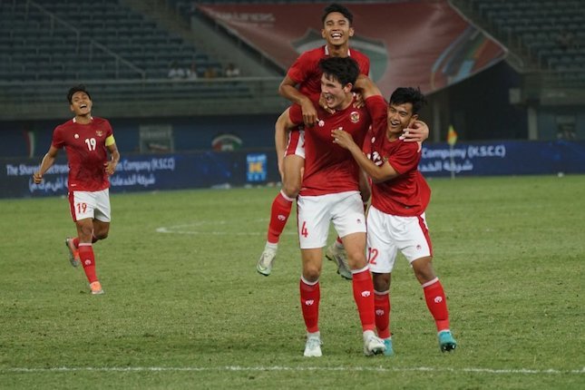 Skuat Timnas Indonesia merayakan gol Elkan Baggott ke gawang Nepal di laga ketiga Grup A Kualifikasi Piala Asia 2023 di Jaber Al-Ahmad International Stadium, Kuwait City, Rabu (15/06/2022) dini hari WIB. (c) PSSI