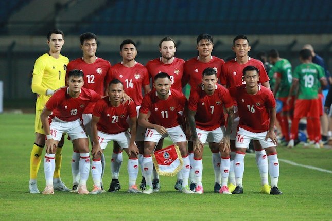 Starting XI Timnas Indonesia saat menghadapi Bangladesh di Stadion Si Jalak Harupat, Bandung, Rabu (1/6/2022) (c) Bola.com/M Iqbal Ichsan