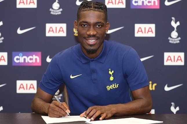 Gelandang Bertahan: Yves Bissouma (Mali) ? Tottenham Hotspur