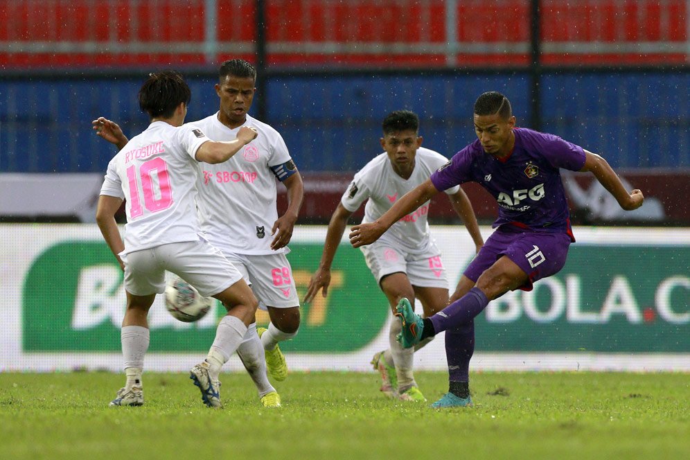 Memori Indah Playmaker Persik Kediri Lawan Ronaldinho: Pernah Melewatinya dengan Nutmeg Memori Indah Playmaker Persik Kediri Lawan Ronaldinho: Pernah Melewatinya dengan Nutmeg