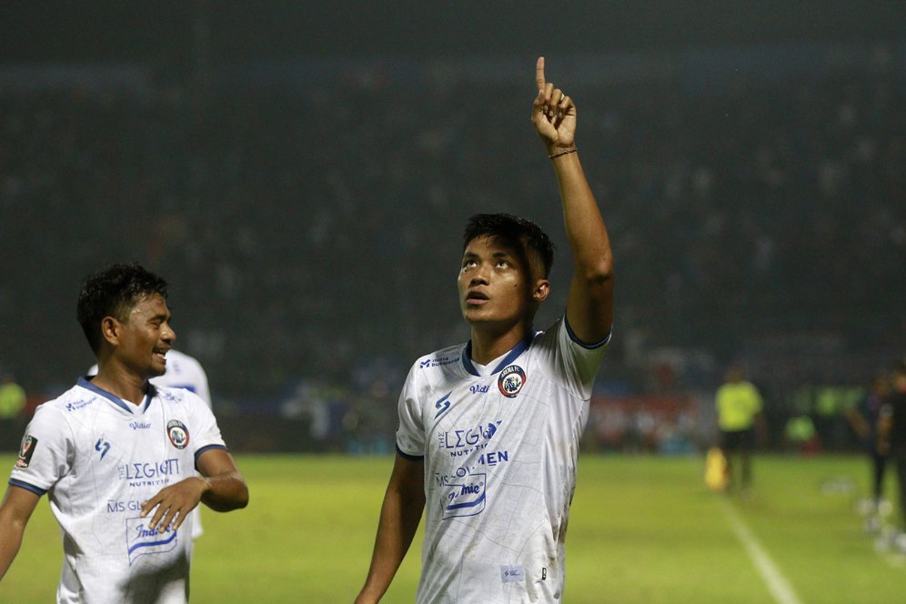 Pecah Telur! Saksikan Kemenangan Perdana Arema FC Bersama Javier Roca 