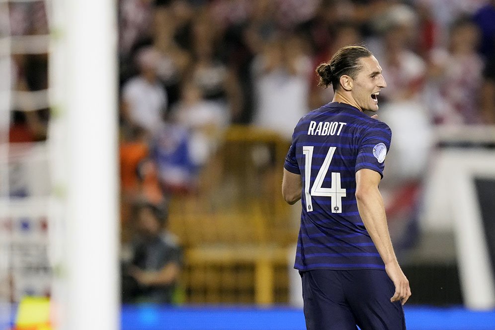 Adrien Rabiot Pembelian Panik MU? Kata Siapa Tuh?