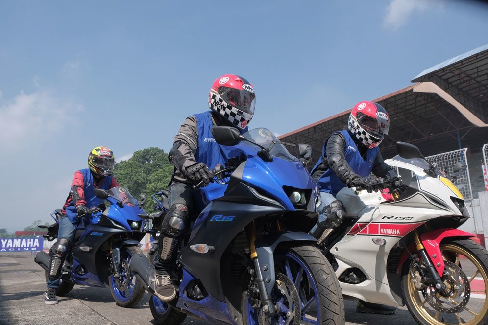 Semarak Idemitsu bLU cRU Yamaha Sunday Race, Momen bLU cRU Jadi Magnet Kemeriahan